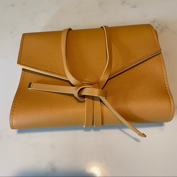 GLASS LADDER & CO. Tech Organizer Roll - Picture 2 of 6